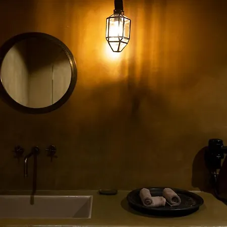 فندق Life Gallery & كورتشي