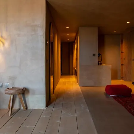 فندق Life Gallery & كورتشي