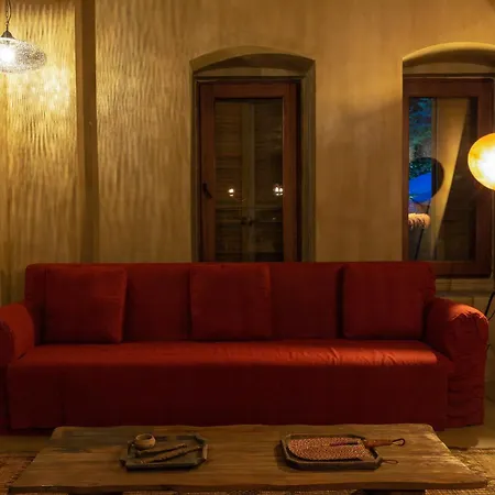 Life Gallery & Hotel 5*
