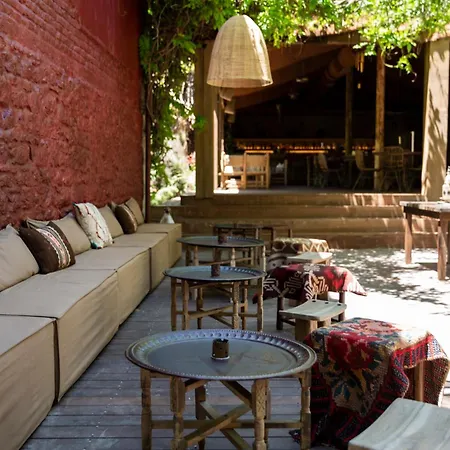 Life Gallery & فندق