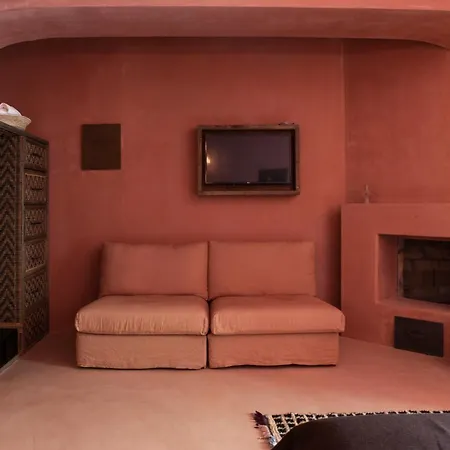 فندق Life Gallery & كورتشي