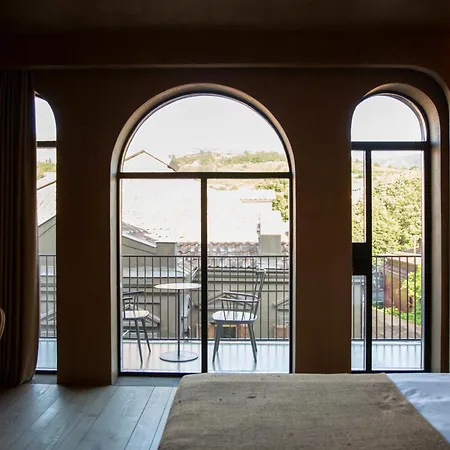 فندق Life Gallery & كورتشي