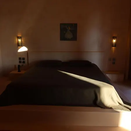 Life Gallery & Hotel