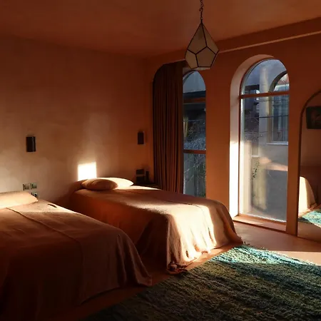 Hotel Life Gallery &