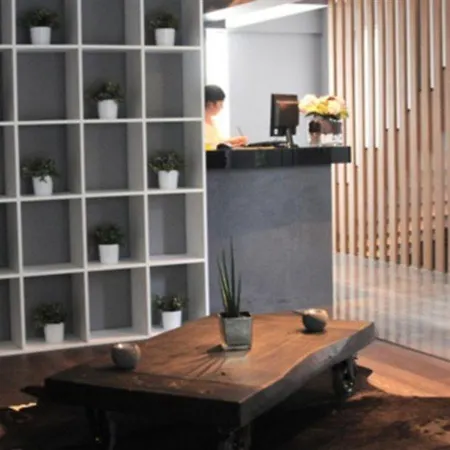 Life Gallery & Hotel