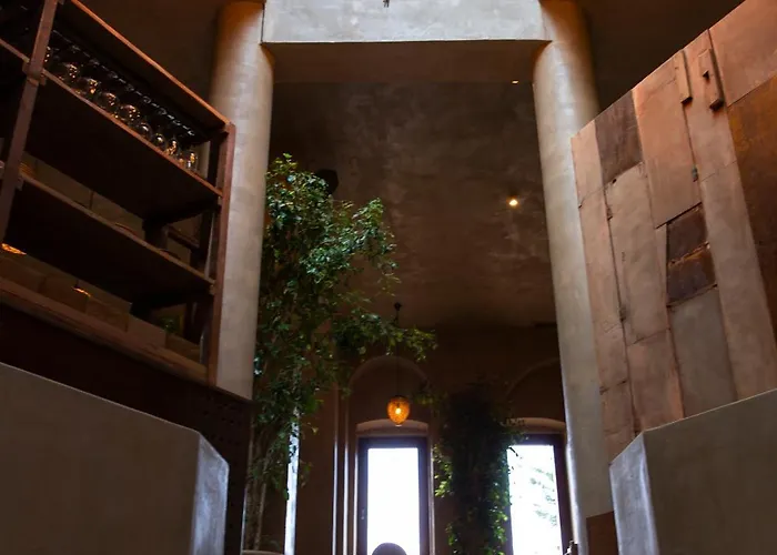 Life Gallery & Hotel 5*