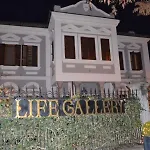 Life Gallery & 5*