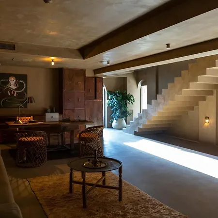 Life Gallery & Hotel 5*