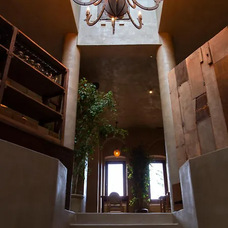 Life Gallery & Hotel 5*