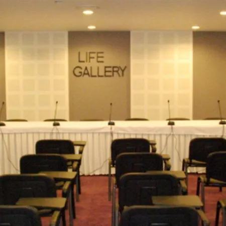 Life Gallery & Hotel 5*
