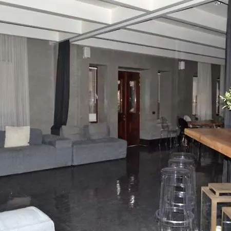 Life Gallery & Hotel 5*