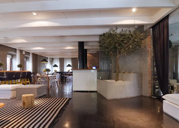 Hotel Life Gallery &