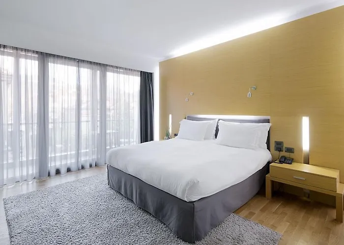 Life Gallery & Hotel