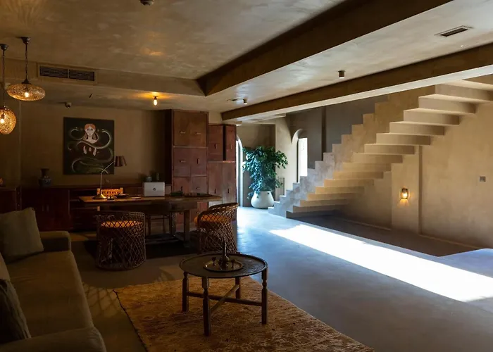 Life Gallery & Hotel 5*