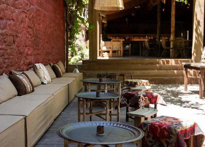 Life Gallery & Hotel