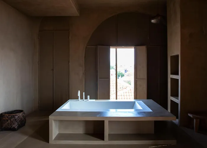 Life Gallery & Hotel 5*