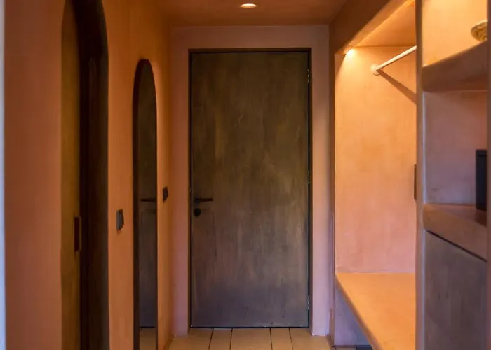 Life Gallery & Hotel Korce