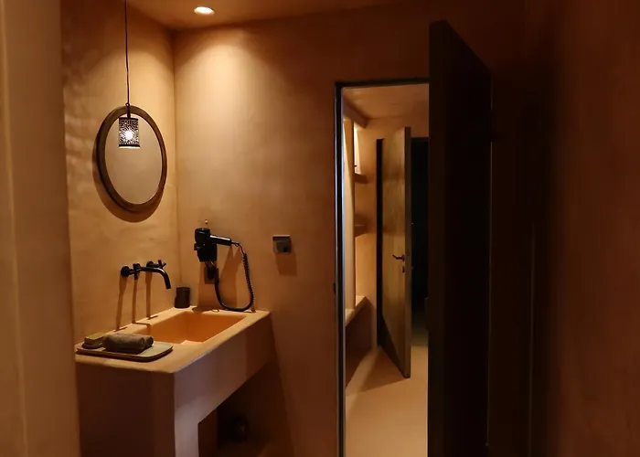 Life Gallery & Hotel Korce