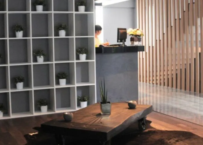 Life Gallery & Hotel