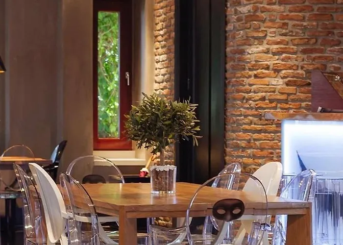 Life Gallery & Hotel Korce