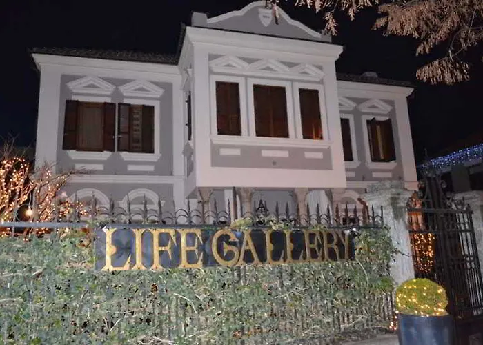 Life Gallery & Hotel 5*